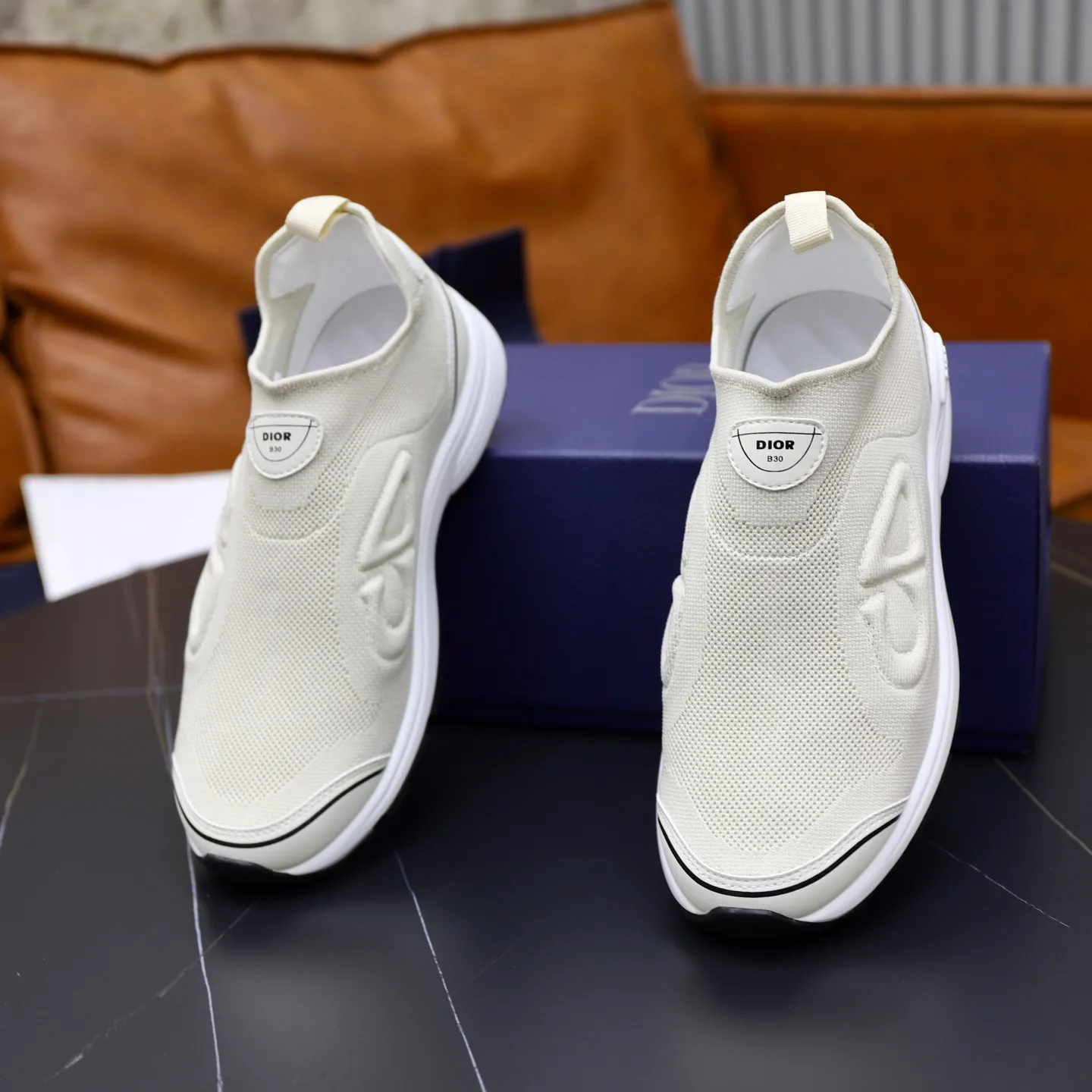 Ex-factory price: 520💰Dior B30’s latest hot model is shipped, the original version is manufactured 1:1 ▪️ Fabric: Original customized fly weave ▪️ Lining: Imported breathable mesh ▪️ Sole: Original molded non-slip outsole ▪️ Size: 38-46 (45 and 46 are custom-made and cannot be returned or exchanged)